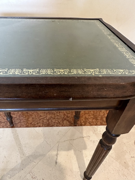 Image 1 of Petite table d’appoint vintage en bois