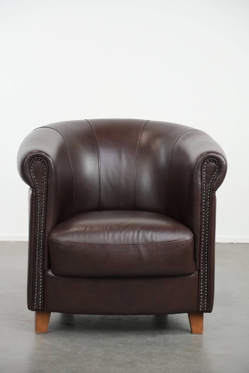 Cowhide club armchair, in very good condition, English style in a brown/dark purple color scheme