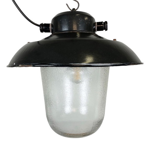 Lampe suspendue industrielle en émail noir, années 1960