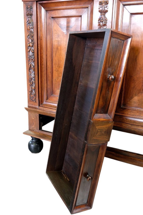 Image 1 of Mobile a viticcio in prezioso palissandro, 1700 circa.