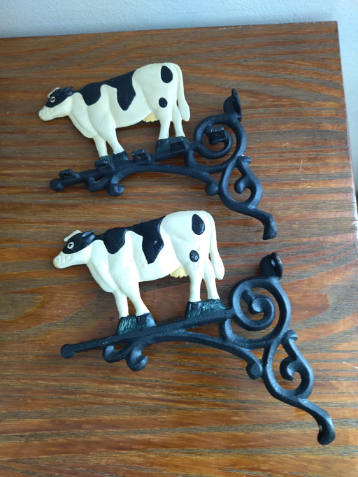 Paire d’équerres vintage en fonte à motif vaches – 