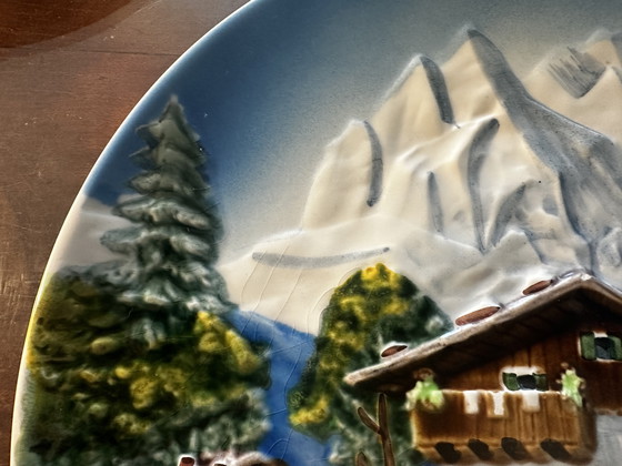 Image 1 of Assiette vintage Decorative Barbotine Montagne / Chalet - Germania Ovest - D 30 cm