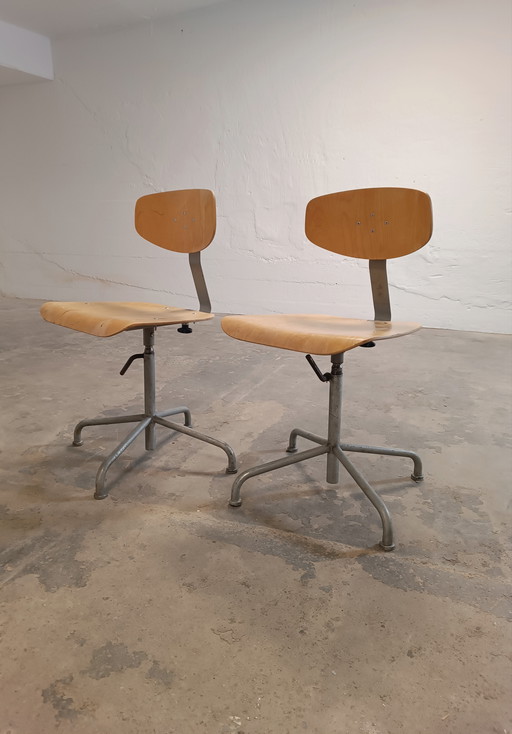 2 x Stella vintage industriële draaistoelen