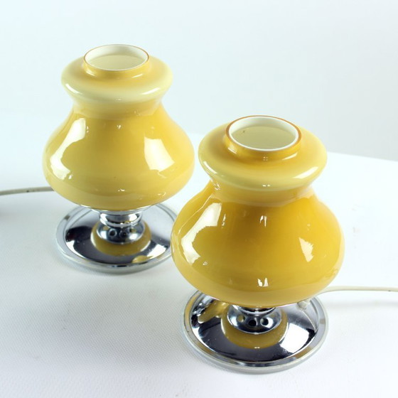 Image 1 of Lampade da tavolo in opalina crema e cromo, Bulgaria 1960