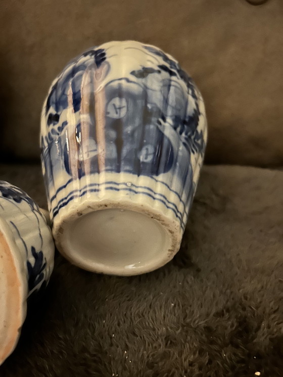 Image 1 of Japanse antieke blauw witte gemberpotten Imari stijl 27cm (rechter vaas op de foto’s)