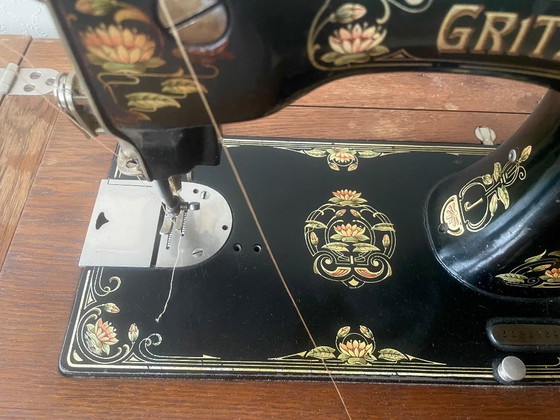 Image 1 of Art Nouveau naaimachine