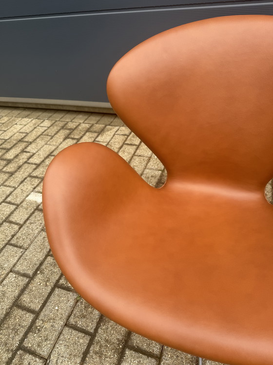 Image 1 of 2x Fritz Hansen Swan chair uit 1971 Cognac leder, NIEUWstaat!!