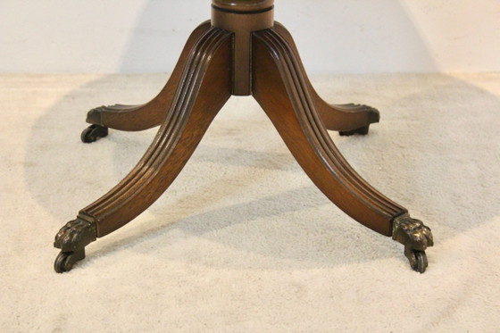 Engelse Regency Stijl Trommel Tafel met Bewerkt Lederen Blad, Bijzettafels, Leer, Messing, Groen (foto 3 van 7)