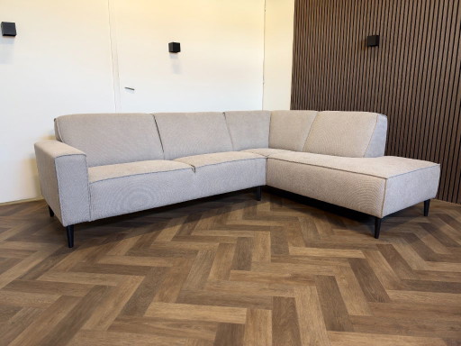 Licht grijze sample bank in nieuwstaat, 268x205 cm