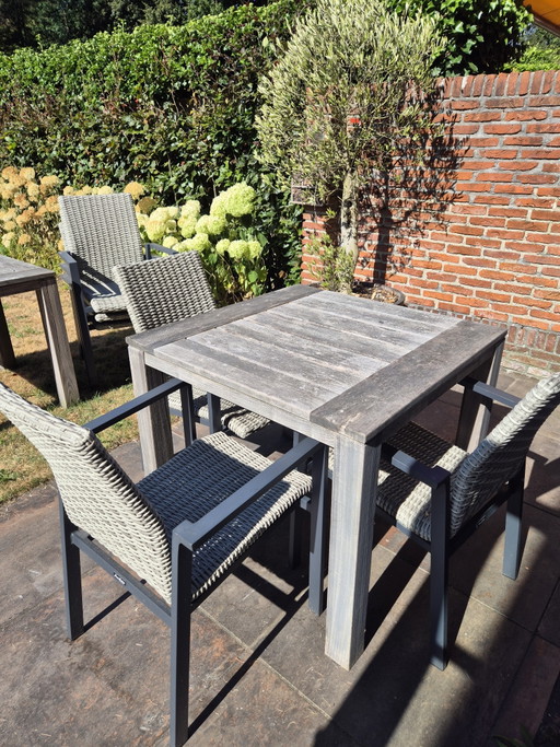 Manifesto Villongo deining tuinstoel 4x en Rough-S dining tuintafel – tuinsets, Metal, Wood