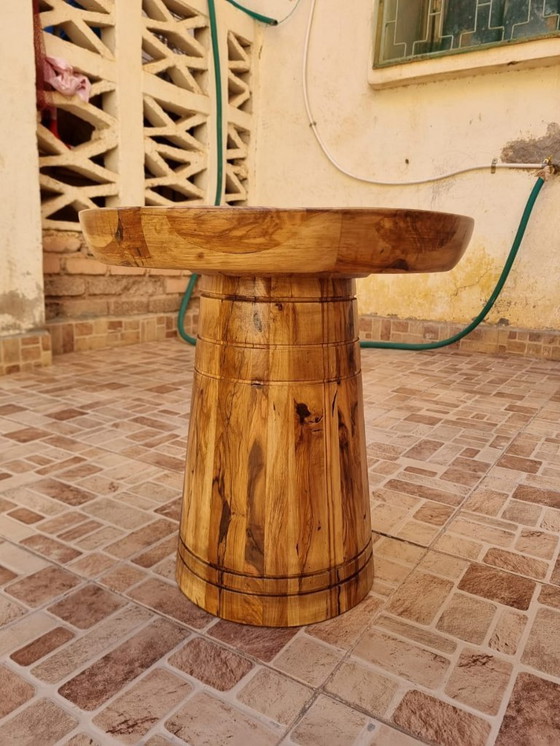 Image 1 of Handgemaakte mahoniehouten bijzettafel – Handgemaakt in Marokko | Handgemaakte mahoniehouten bijzettafel – Marokkaans ambacht