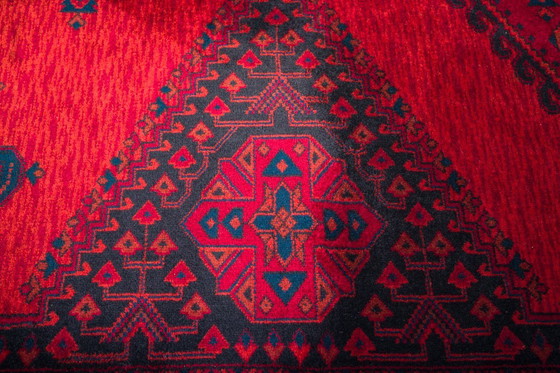 Image 1 of  Nahöstlicher Teppich aus rot-blauer Wolle im Tribal-Stil, 1950er Jahre