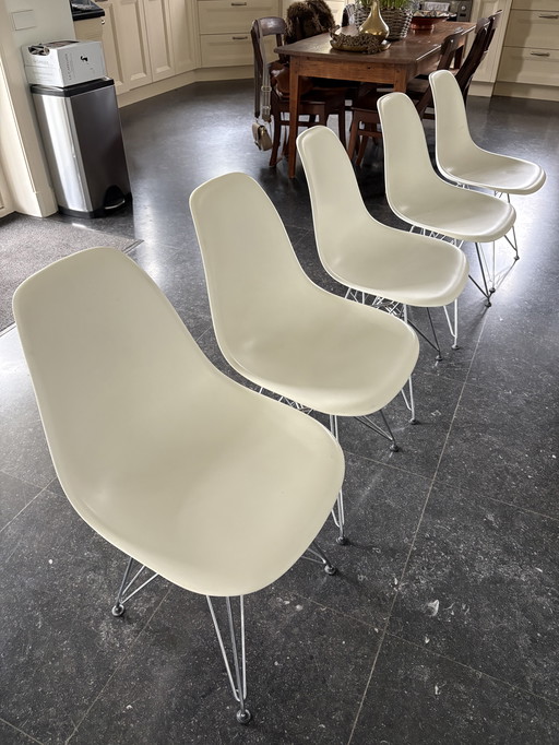 5 Vitra Eames DSX stoelen