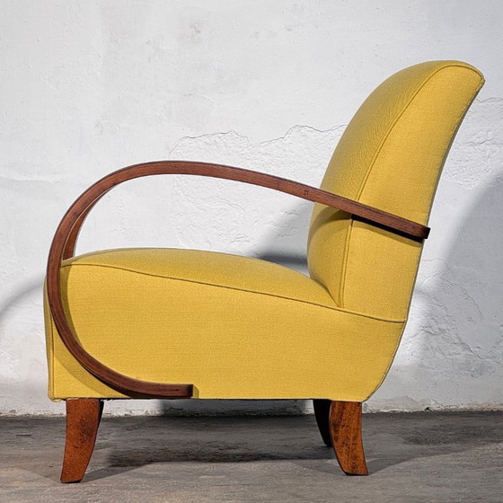 Image 1 of Een paar Halabala H-410 fauteuils, volledig gerestaureerd, jaren 30.