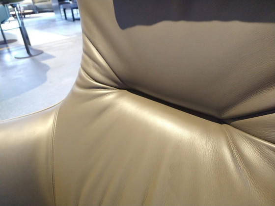 Image 1 of Fauteuil Poltrona Frau Mamy bleu avec repose-pieds