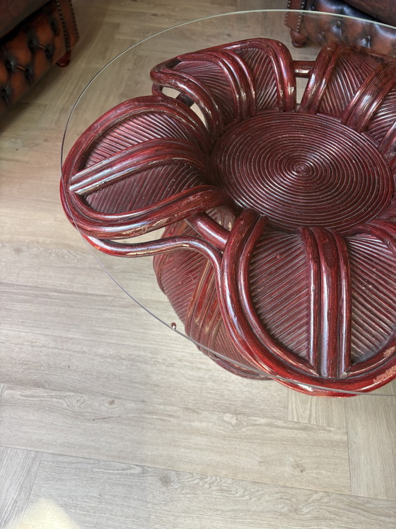 Zeldzame vintage salontafel van potloodriet met 'Lotus'-design – originele bordeauxrode lak uit de jaren 70 (photo 4 of 7)