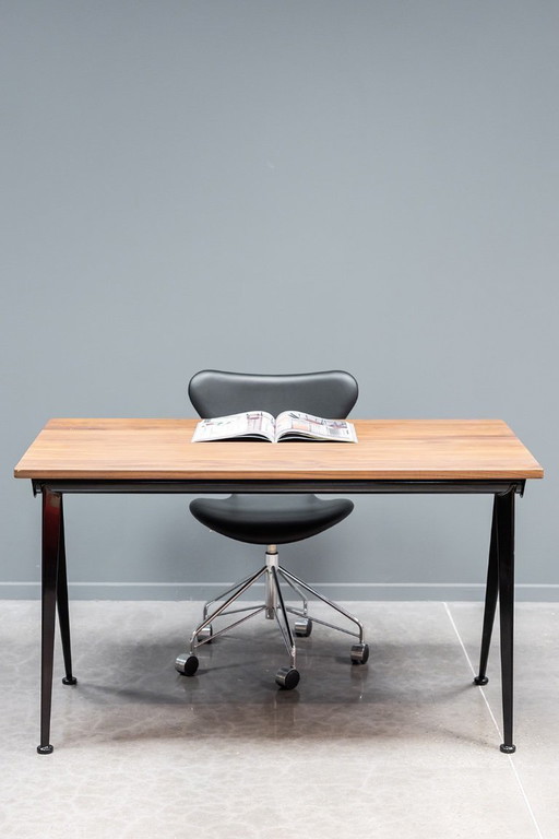 Scrivania Compass, collaudata