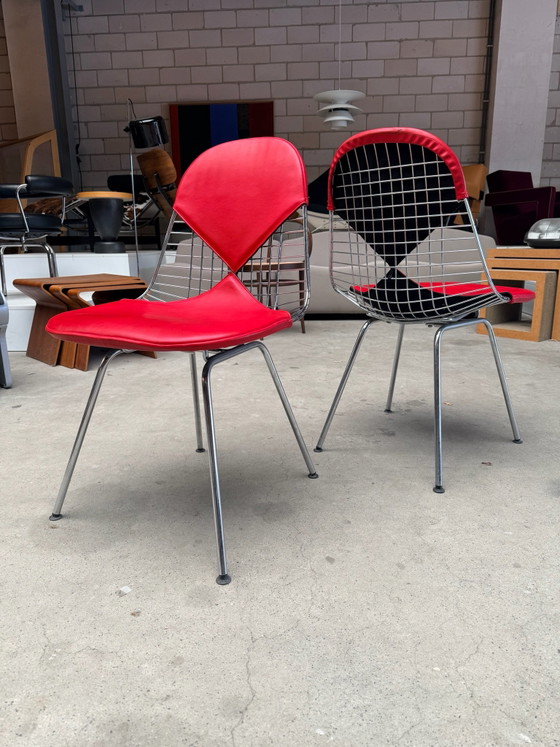 Vitra Wire Chair DKR/Bikini chair, Charles & Ray Eames (stock: 2), Dining chairs, Chrome, Leather, Red (photo 8 of 11)