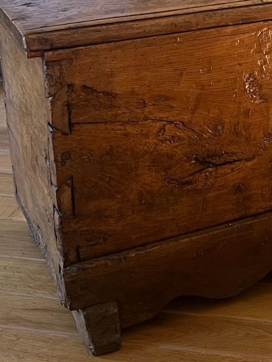 Image 1 of Truhe aus dem 18. oder 17. Jahrhundert