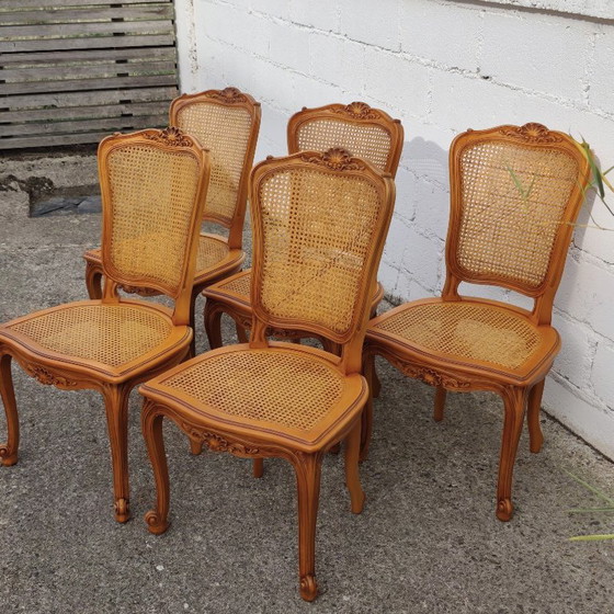 Set Of 5 French Vintage Cane Dining Chairs - 5 Big Cherry Wood Cottage Chairs - Style Louis XV - 80s – Rattan (photo 4 of 19)