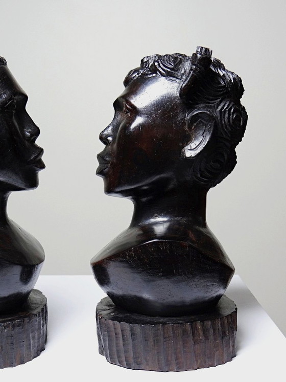 Image 1 of Couple de bustes Malgaches bois exotique foncé sculpté artisanat années 40-70