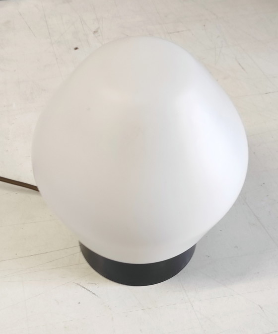 Image 1 of Plafondlamp van PHILIPS in wit glas en zwart ABS - jaren 60/70