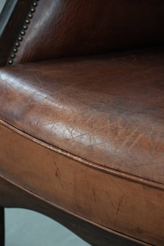 Image 1 of Fauteuil à oreilles classique vintage en peau de mouton et bois