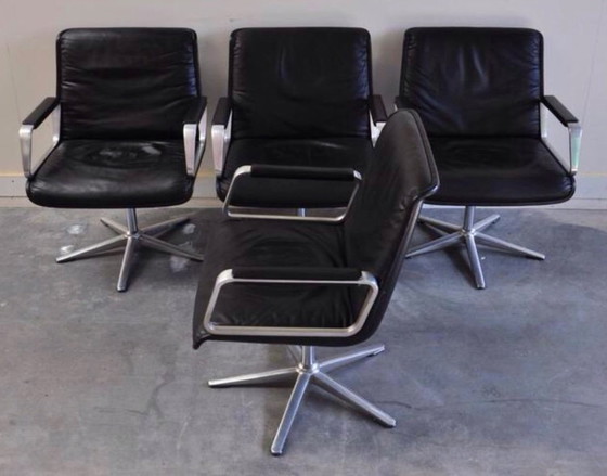 Image 1 of 4 esclusive sedie a secchiello brutaliste degli anni '60 in pelle e acciaio spazzolato