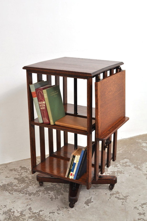 Image 1 of Antiguo molino de libros de roble con bandeja adicional, década de 1880