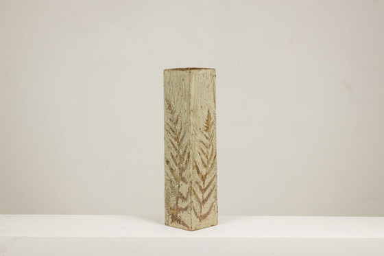 Image 1 of Vaso in gres in stile brutalista con decorazione vegetale. Anni '70.