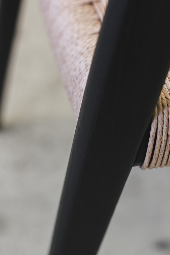 Image 1 of 6 sedie da pranzo modello 71 di Niels Otto Moller, tinte di nero con seduta in corda di carta