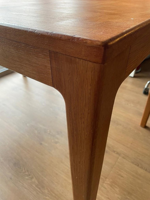 Mid-century dining table / Scandinavian design.