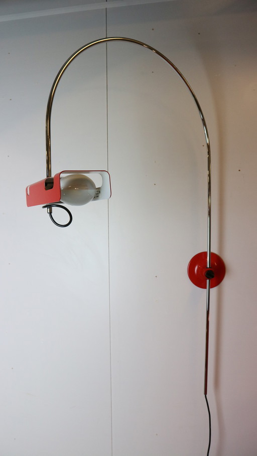 Lampe murale rouge en forme d'araignée de Joe Colombo pour O-Luce, 1965
