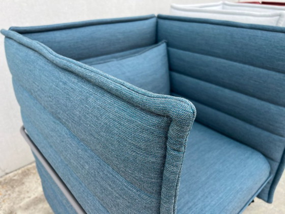 Image 1 of Poltrona acustica Vitra Alcove