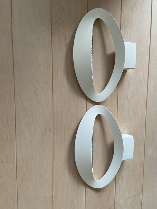 Twee Artemide Mesmeri wandlampen