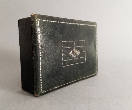 Image 1 of Boîte en cuir du Wiener Werkstatte pour SIG Max Schmidt, fabrique de lampes et de métaux, Vienne 1910