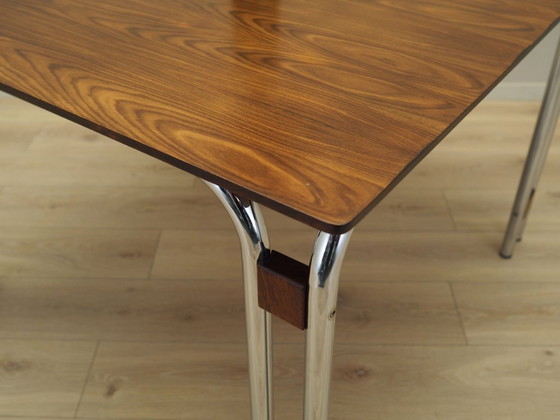 Image 1 of Table en noyer, design italien, années 1970, fabrication : Italie
