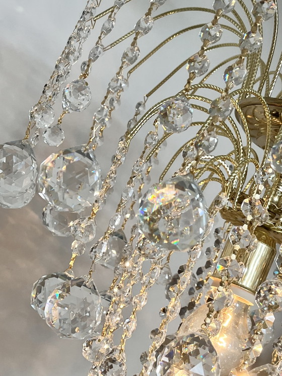 Image 1 of Lustre en cristal Swarovski strass de grande taille, orné de strass Swarovski.