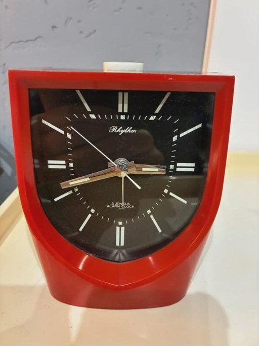 Rhythm Wecker, rotes Space Age Gehäuse, schwarzes Zifferblatt, Japan, 1970er