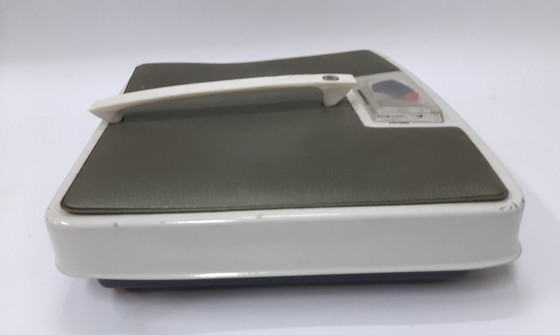 Image 1 of Vintage analog mechanical bathroom scale