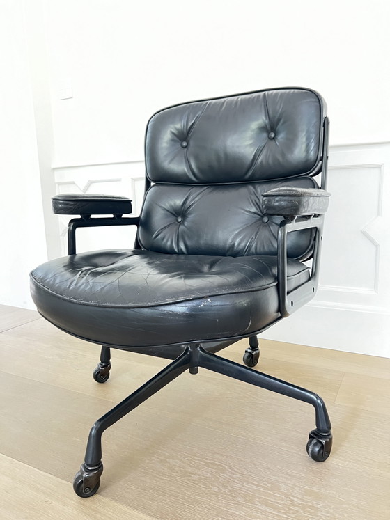 Image 1 of Charles Eames lobby chair