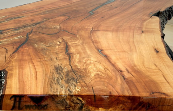 Image 1 of Oro del Perú | Consola exclusiva de madera de manzano con resina luminiscente turquesa y base dorada