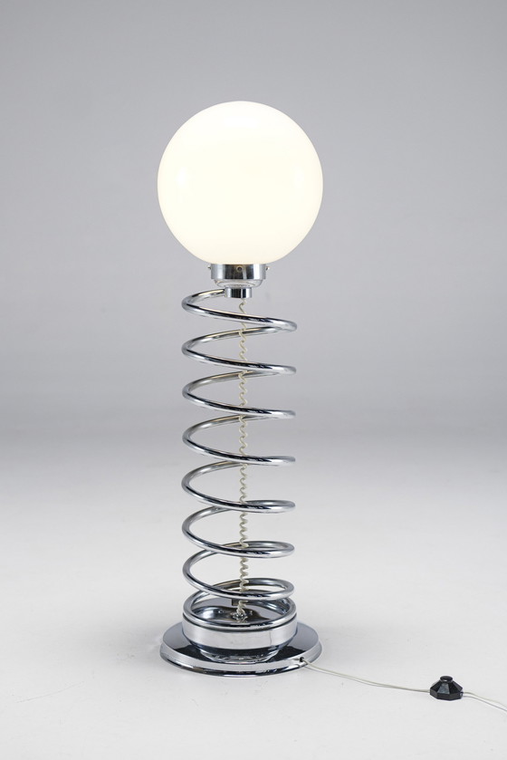 Image 1 of Lampadaire italien de l'ère spatiale avec verre opalin, 1970S