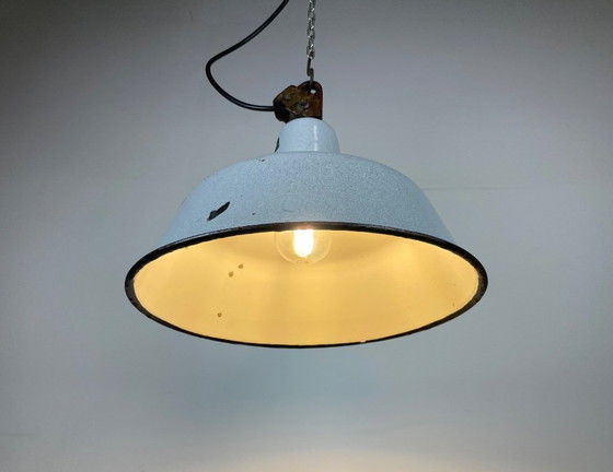 Image 1 of Lampe industrielle en émail gris avec abat-jour en fonte, années 1960