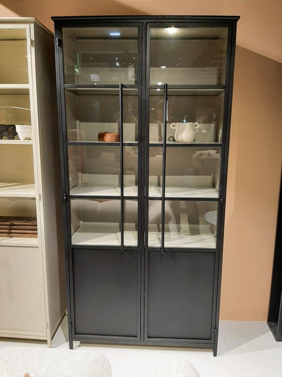 Image 1 of Exhibit xl 2-deurs vitrinekast