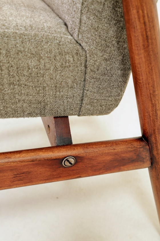 Image 1 of Scandinavische loungestoel met grijze zachte bekleding | Opgeknapte vintage fauteuil