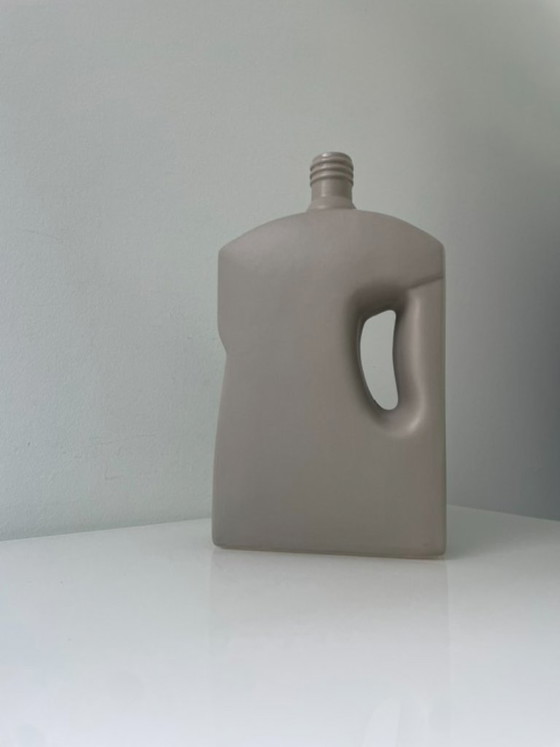 Image 1 of Keramikvase in Form einer Waschmittelflasche