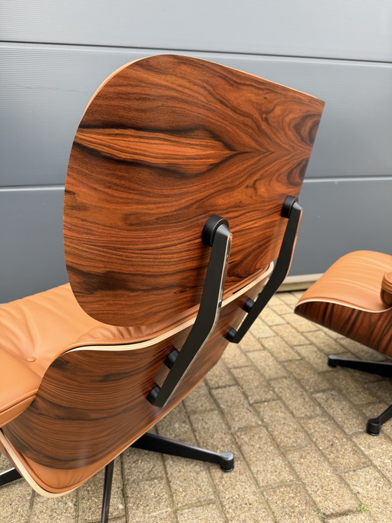 Image 1 of 2 poltrone lounge Vitra Eames XL originali con poggiapiedi, in pregiata pelle color cognac e palissandro Santos, NUOVE!!