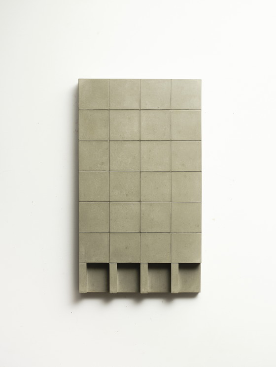 Image 1 of Oggetto a parete in cemento brutalista