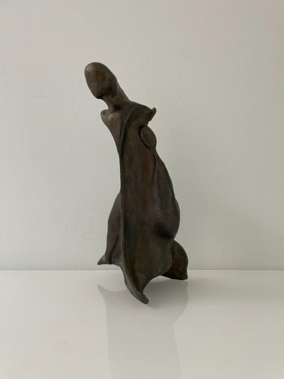 Image 1 of Expressieve sculptuur figuur in de wind - futuristisch